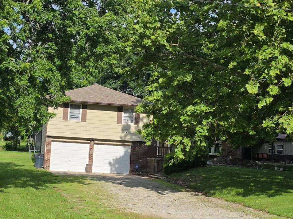 22990 155th St. Leavenworth, KS 66048, Leavenworth County