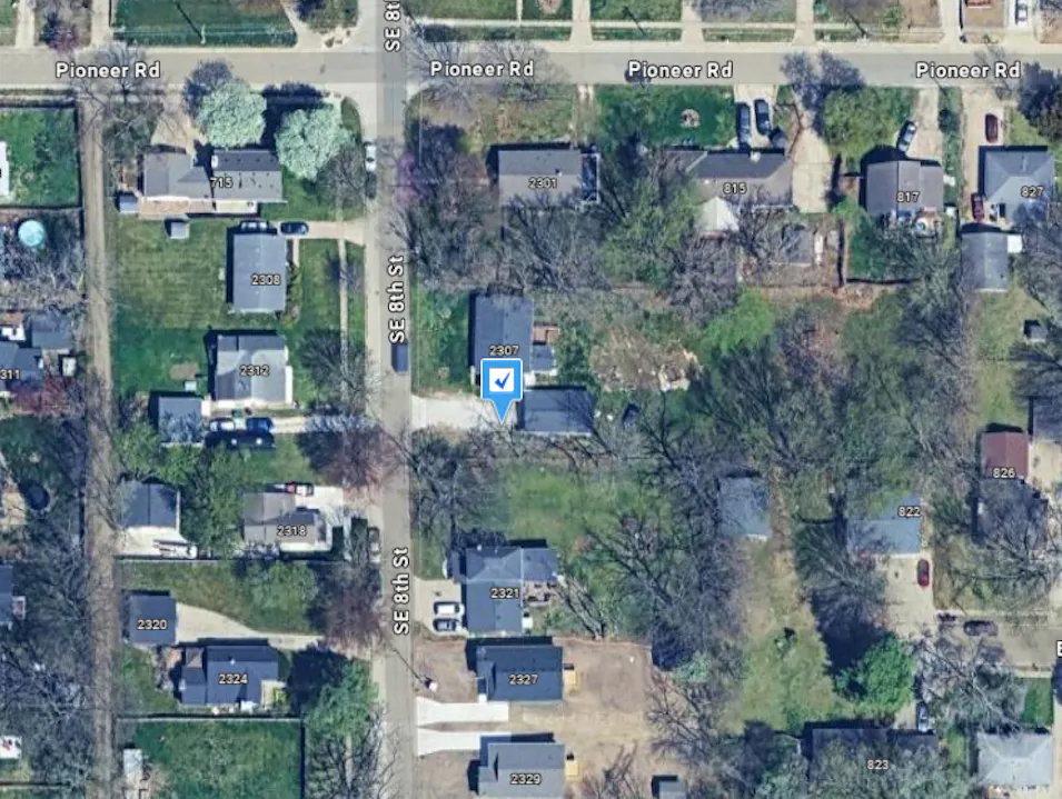 2329 SE 8th St Des Moines, IA 50315, Polk County