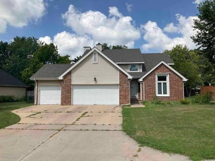 1311 N Tallyrand St Wichita, KS 67206, Sedgwick County