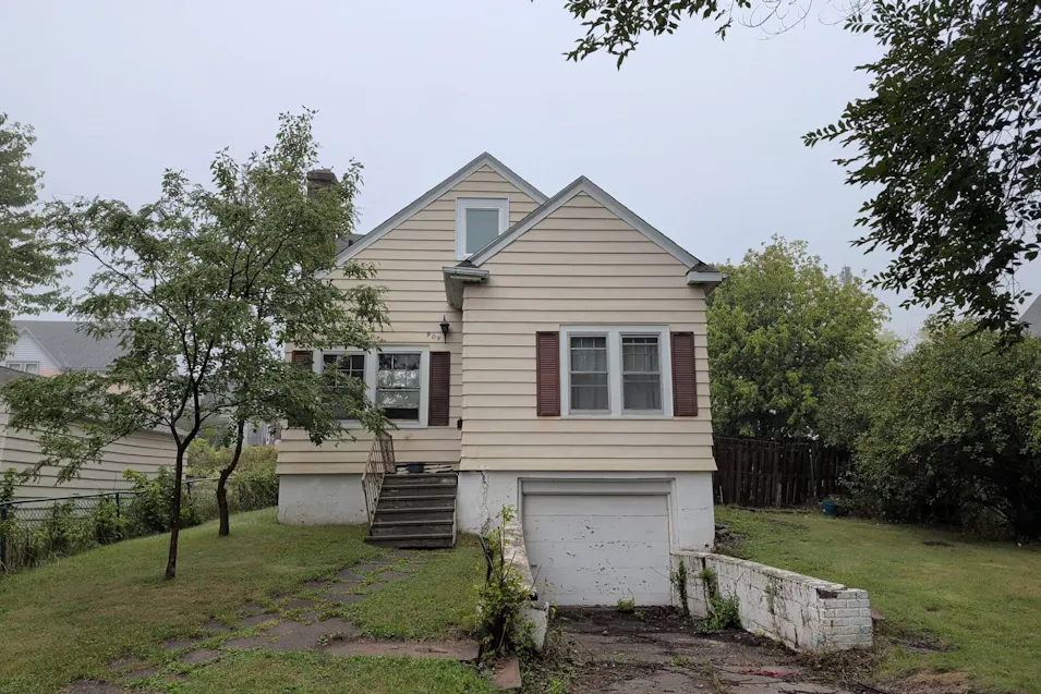 909 E 10th St Duluth, MN 55805, St. Louis County
