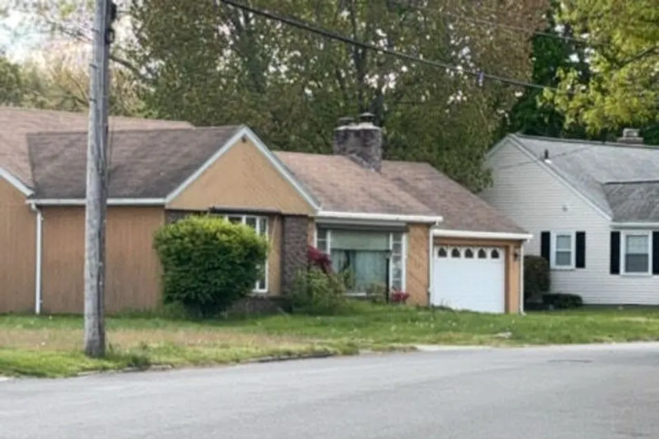 121 Pinecrest Drive Pawtucket, RI 02861, Providence County