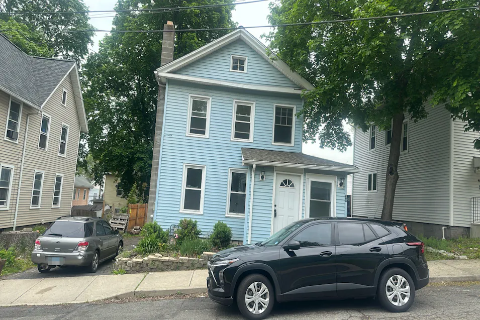38 Grant St Meriden, CT 06450, New Haven County
