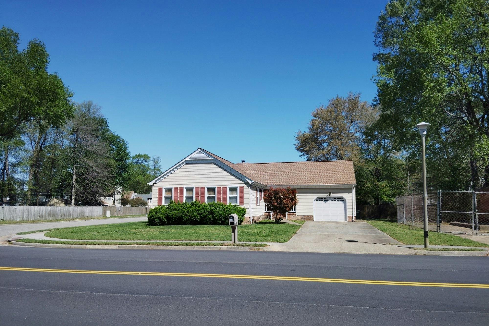 Michaels Woods Dr, Hampton, VA 23666