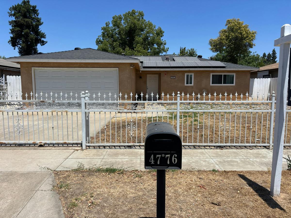 Holt Ave, Fresno, CA 93705