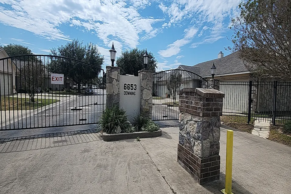 6653 Downing Street 12 Corpus Christi, TX 78414, Nueces County