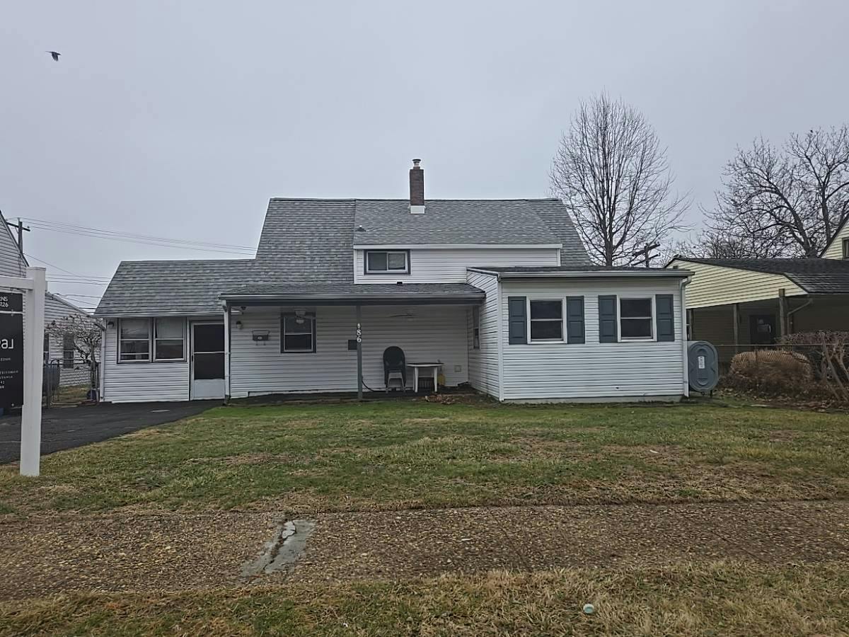Wildflower Rd, Levittown, PA 19057