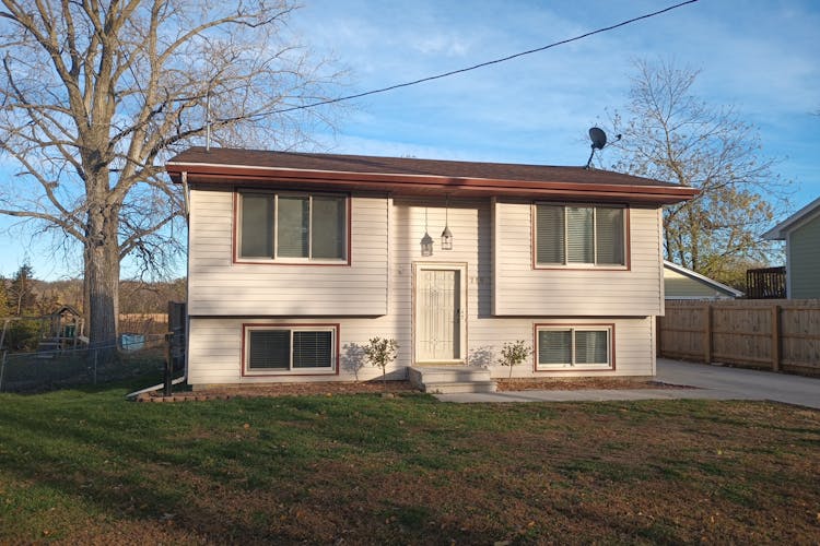 719 Winegardner Rd Des Moines, IA 50317, Polk County