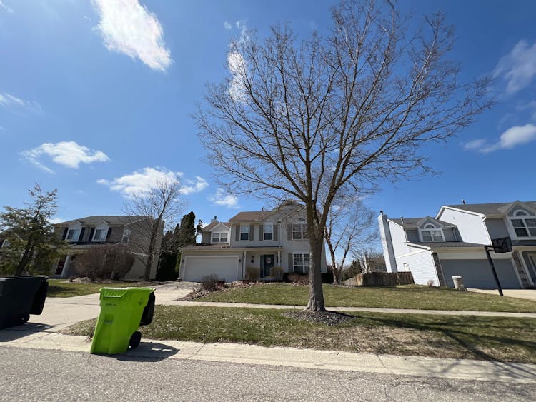 963 Oak Creek Dr South Lyon, MI 48178, Oakland County