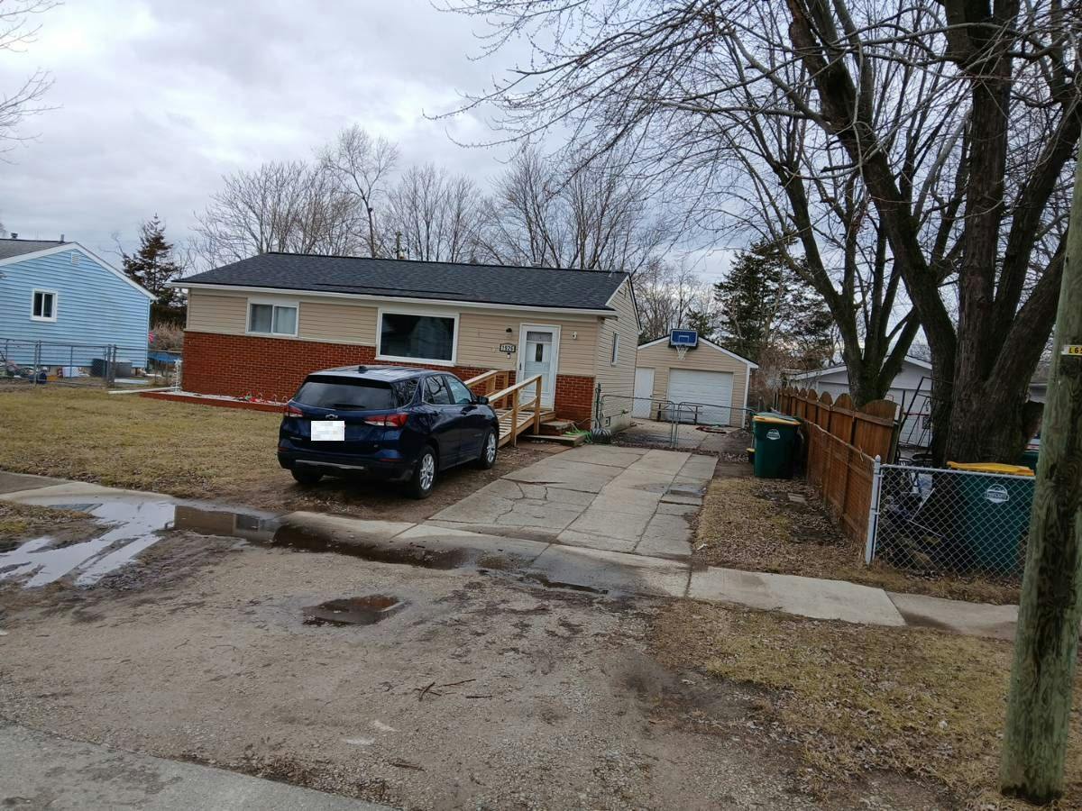 Outer Ln Dr, Ypsilanti, MI 48198
