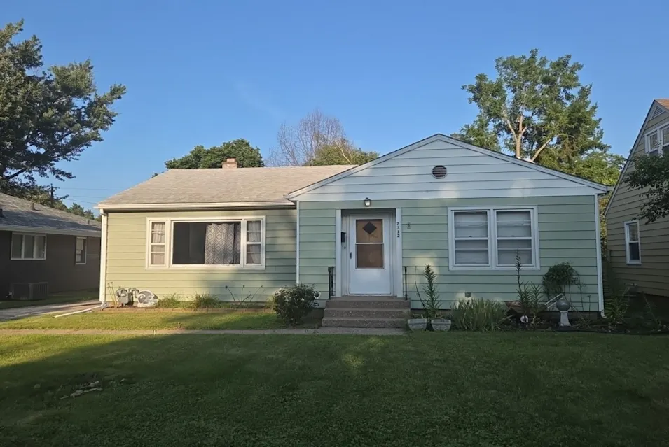 2312 5th St East Moline, IL 61244, Rock Island County