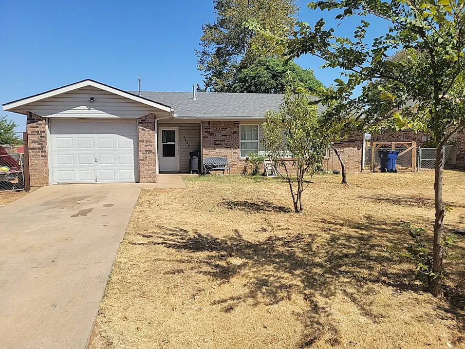 1019 W. East Avenue Cache, OK 73527, Comanche County