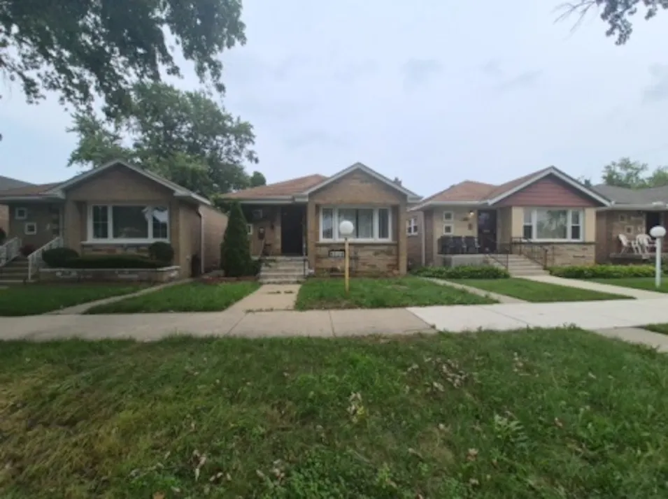 9039 S Phillips Ave Chicago, IL 60617, Cook County