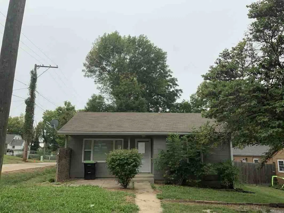 200 N Lake Ave Harrisonville, MO 64701, Cass County