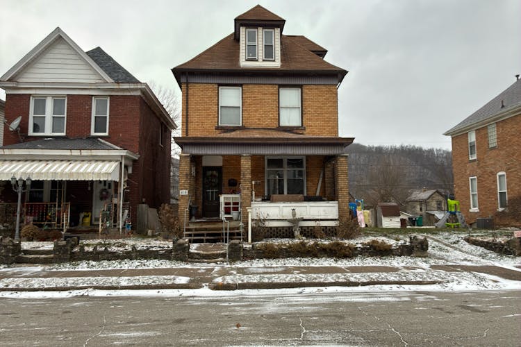 418 Grant Street Newell, WV 26050, Hancock County