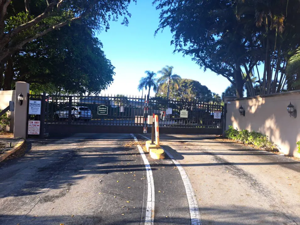 614 Executive Center Dr West Palm Beach, FL 33401, Palm Beach County