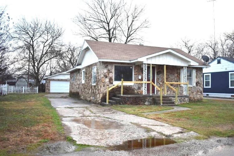 1328 Gessel Street Seminole, OK 74868, Seminole County