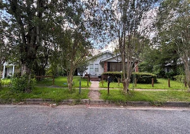 208 3rd St Chickasaw, AL 36611, Mobile County