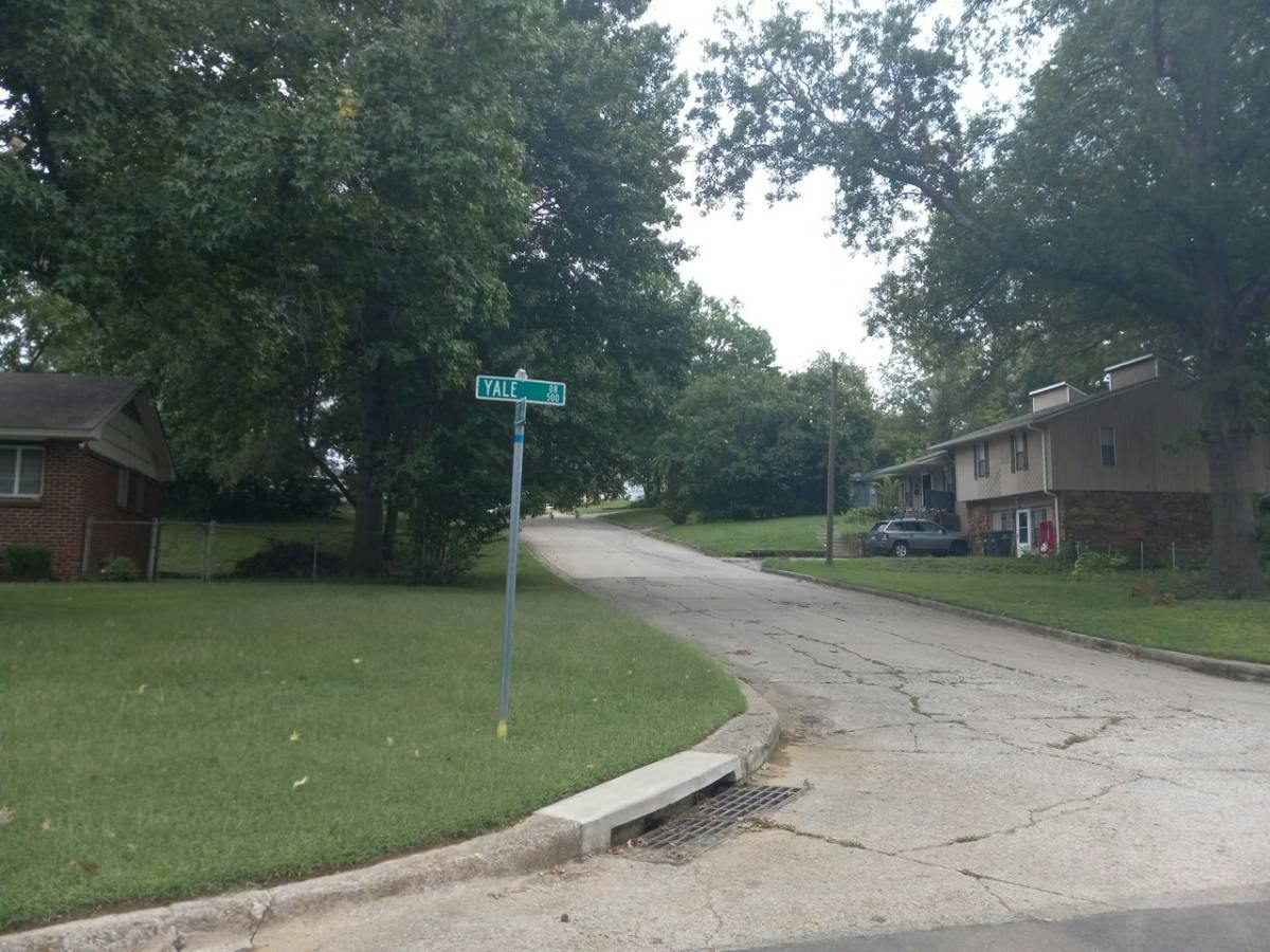 Amherst Dr, Bartlesville, OK 74006