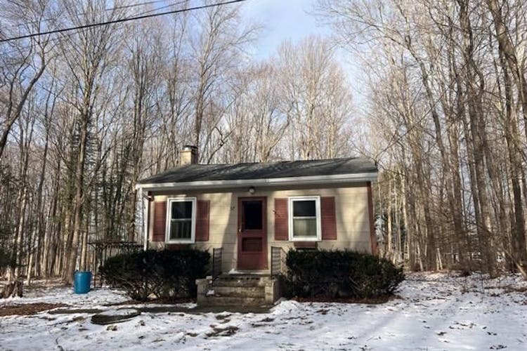 57 Barry Rd Coventry, CT 06238, Tolland County
