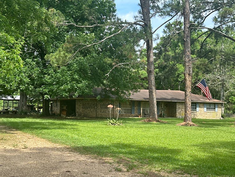 521 Airline Hwy Tylertown, MS 39667, Walthall County