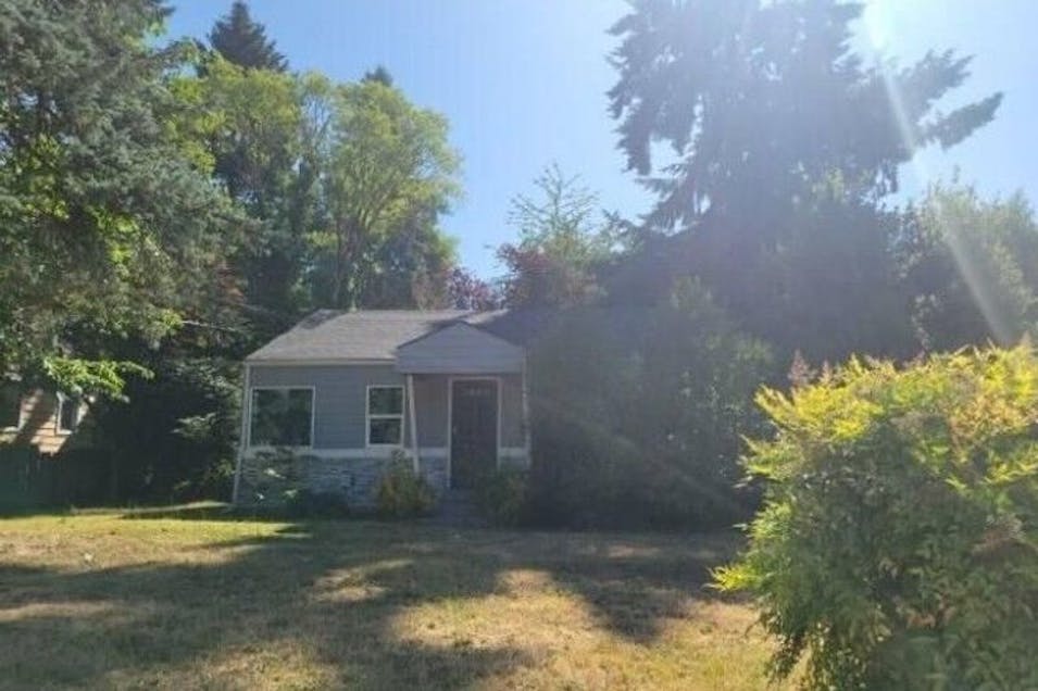 11704 40th Ave NE Seattle, WA 98125, King County