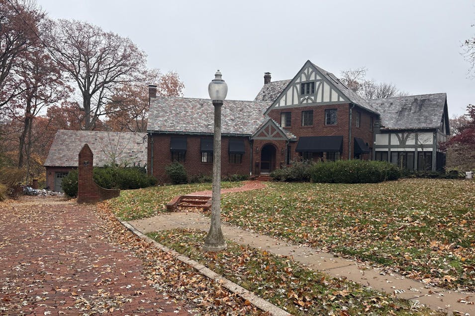 18 Oak Knoll Pl Belleville, IL 62223, St. Clair County