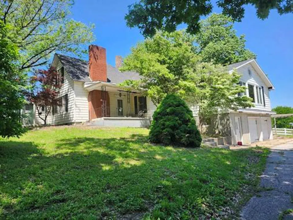 720 W 1st St Carrollton, MO 64633, Carroll County