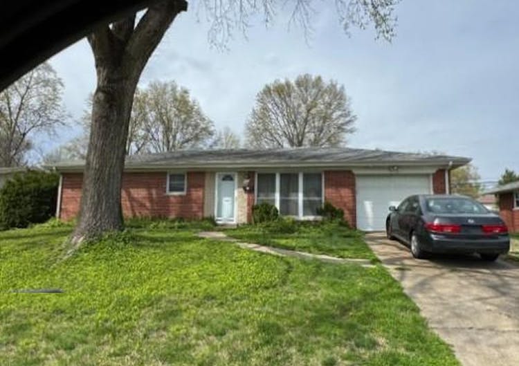 45 Briarwood Dr Belleville, IL 62223, Saint Clair County