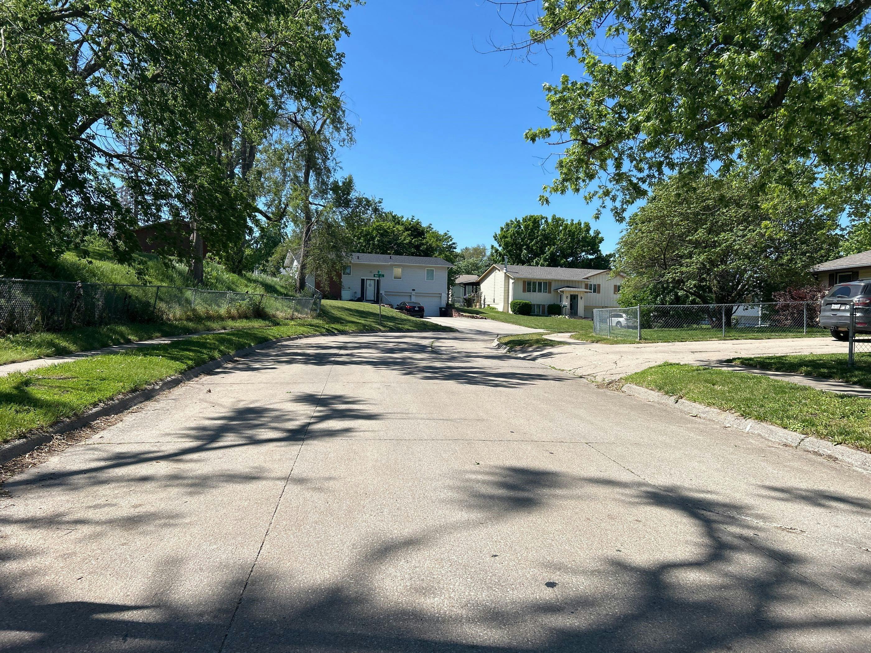 92nd St, Omaha, NE 68127