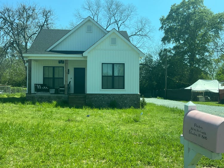 207 11th Street North Clanton, AL 35045, Chilton County