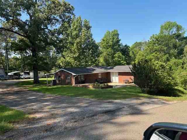 40 Jeffie Craven Rd Laurel, MS 39443, Jones County