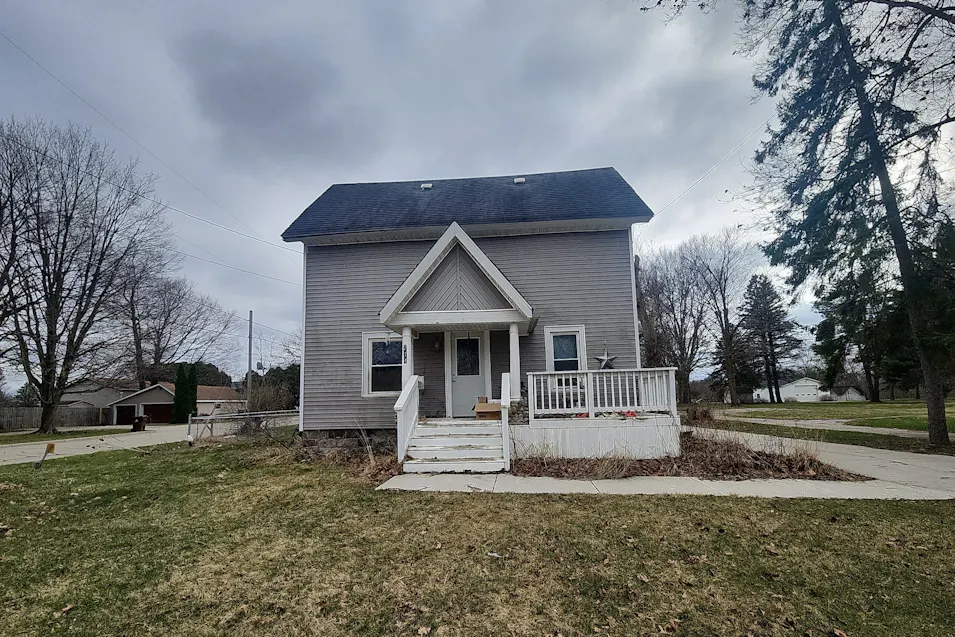 714 Jordan Lake St Lake Odessa, MI 48849, Ionia County