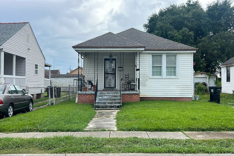 9214 Stroelitz St New Orleans, LA 70118, Orleans County