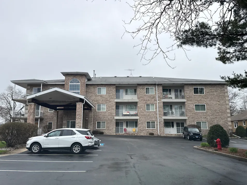 18216 Lange Street Apartment 2e Lansing, IL 60438, Cook County