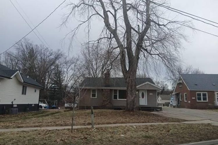 2814 Easton Blvd Des Moines, IA 50317, Polk County