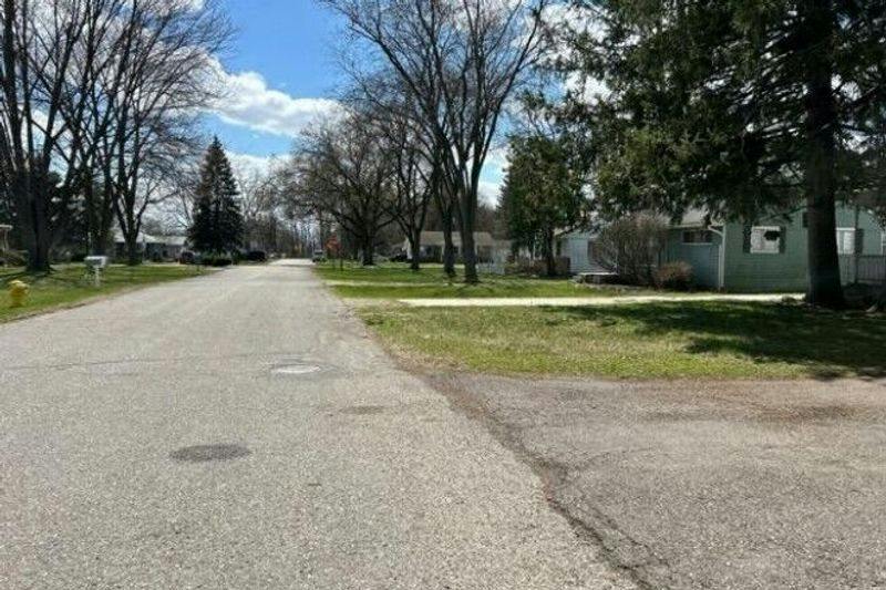 Mohawk Ave, Ypsilanti, MI 48198