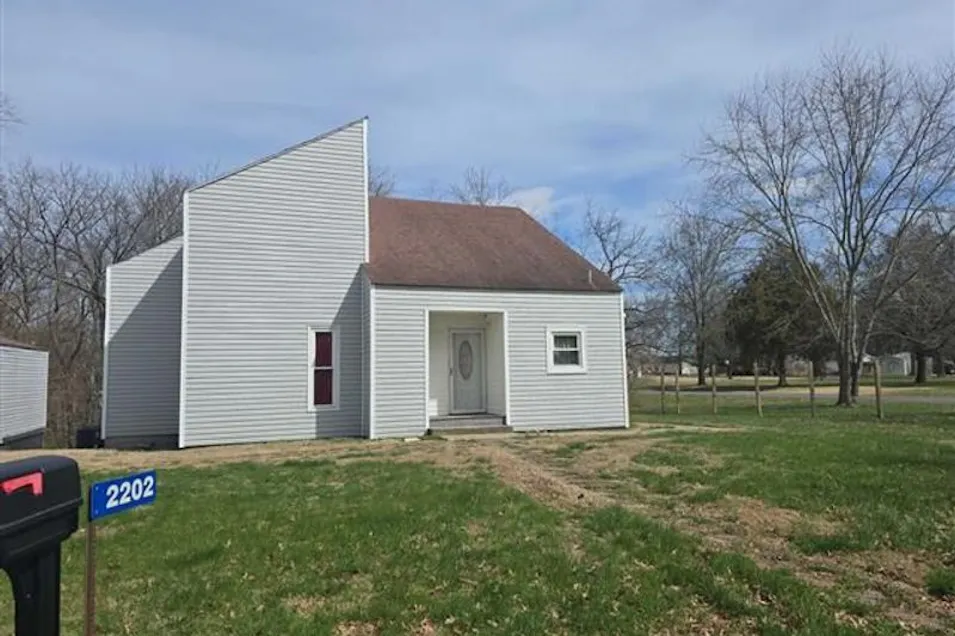 2202 Ross Lane Centralia, IL 62801, Marion County