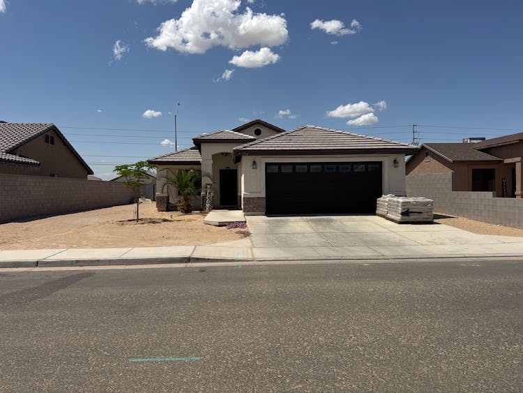 194 North Emmanuel Avenue San Luis, AZ 85349, Yuma County