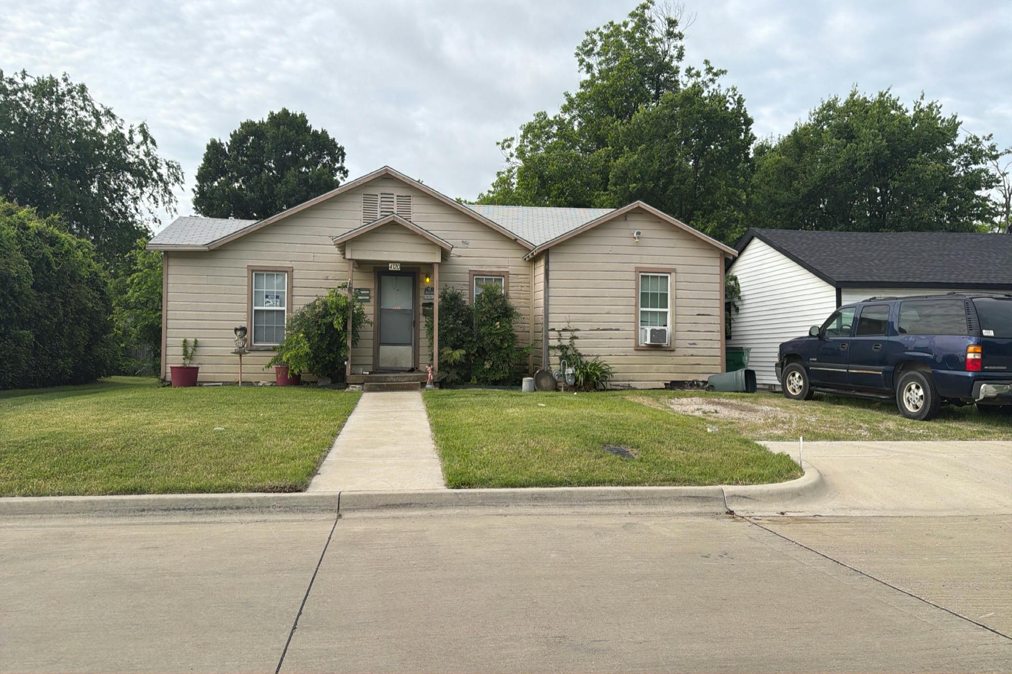 Joy Lee St, Haltom City, TX 76117