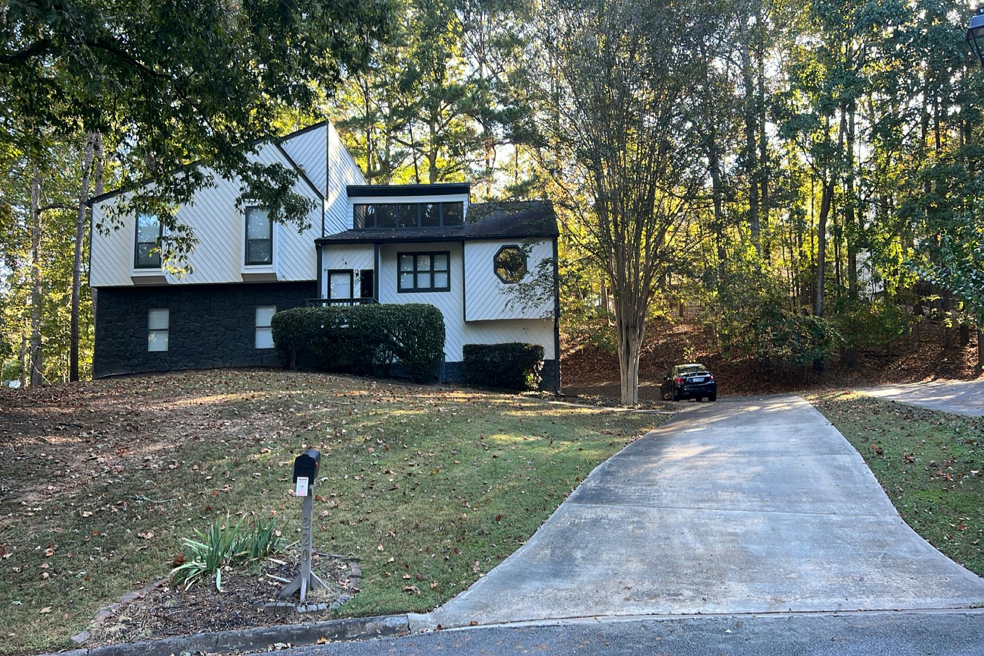Glenrose Ct, Roswell, GA 30076