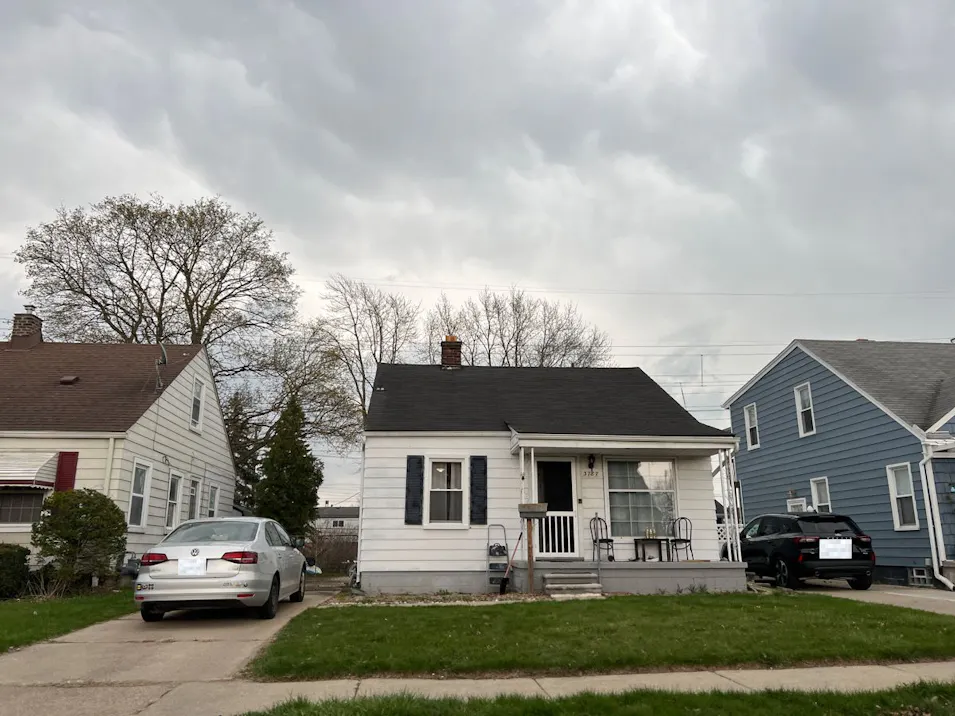 3787 Trumbull St Trenton, MI 48183-4113, Wayne County