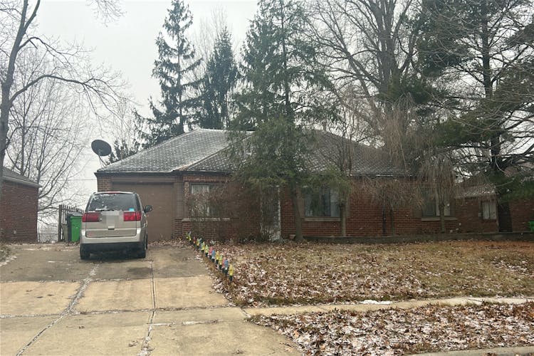 596 Willow Dr Euclid, OH 44132, Cuyahoga County