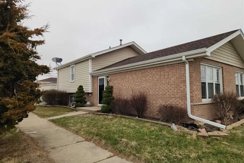 1422 Memorial Dr Calumet City, IL 60409, Cook County