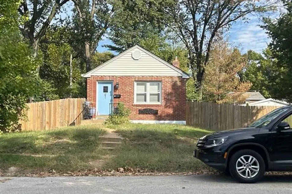 7553 Shaftesbury Ave Saint Louis, MO 63130, St. Louis County