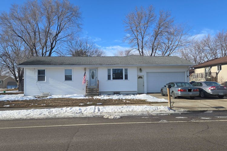 502 Jewett St Marshall, MN 56258, Lyon County