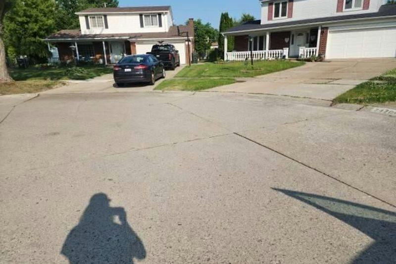 Robinson Ct, Sterling Heights, MI 48310