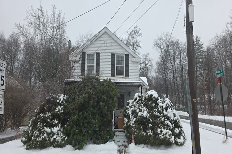 86 Main Street Russell, MA 01071, Hampden County