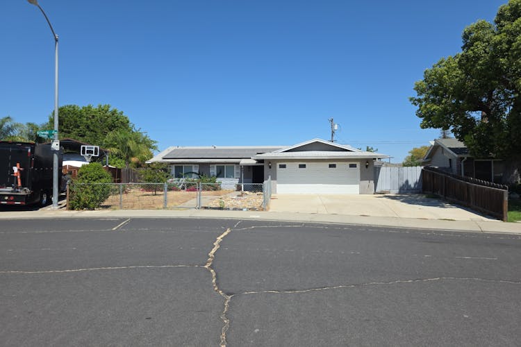 883 El Dorado St Manteca, CA 95337, San Joaquin County