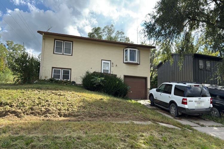 602 E Armory Ave. Chariton, IA 50049, Lucas County