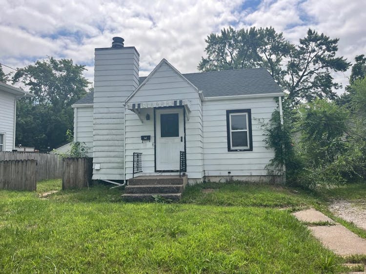 1213 S Concord St Davenport, IA 52802, Scott County